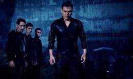 岳松超级保镖在线观看,巅峰对决，守护正义的传奇之旅